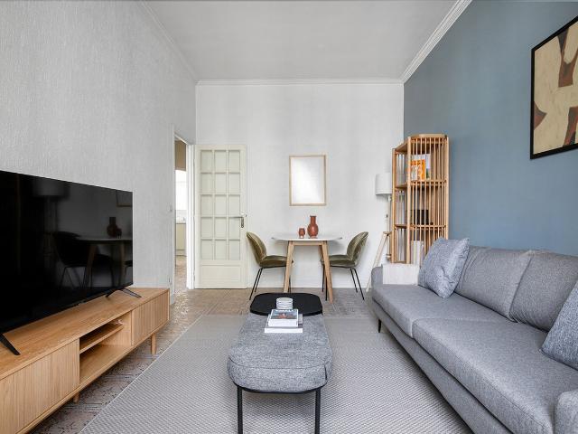 Chic One Bedroom Apartment with Balcony in Paris, Paris Amsterdam Apartments for Rent