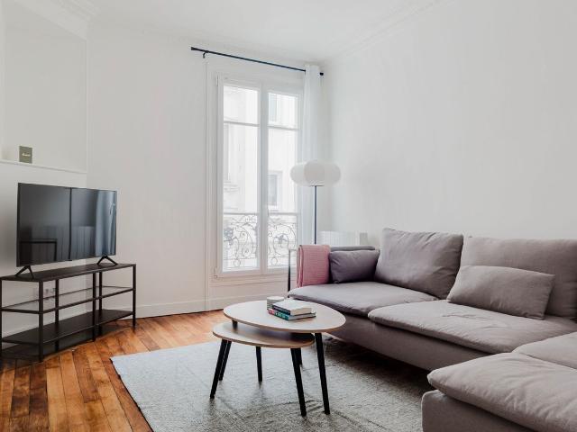 Chic One Bedroom Apartment in Paris Épinettes, Paris Amsterdam Apartments for Rent