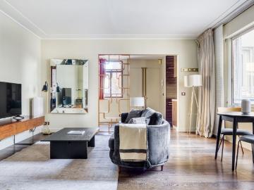 Chic One Bedroom Haven in Champs Élysées, Paris Amsterdam Apartments for Rent