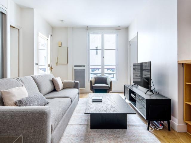 Chic One Bedroom Haven in Heart of Paris, Paris Amsterdam Apartments for Rent