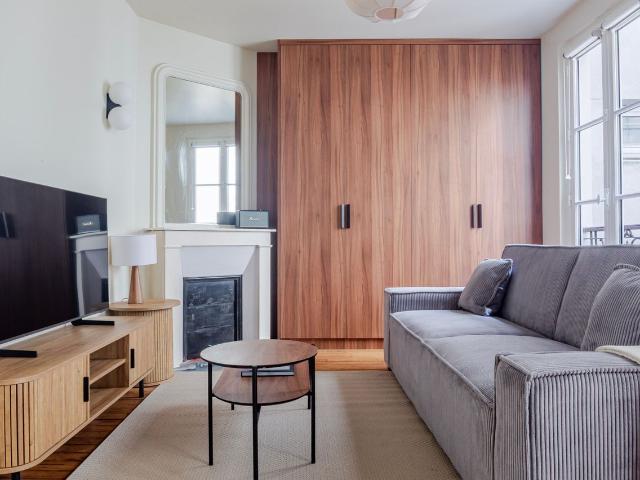 Chic One Bedroom in the Heart of Paris, Paris Amsterdam Apartments for Rent