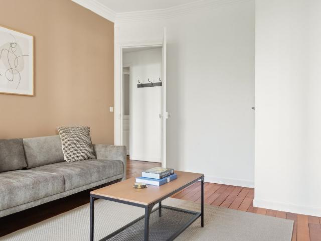Chic One Bedroom in the Heart of Paris, Paris Amsterdam Apartments for Rent