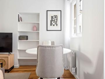 Chic One Bedroom in the Heart of Paris, Paris Amsterdam Apartments for Rent