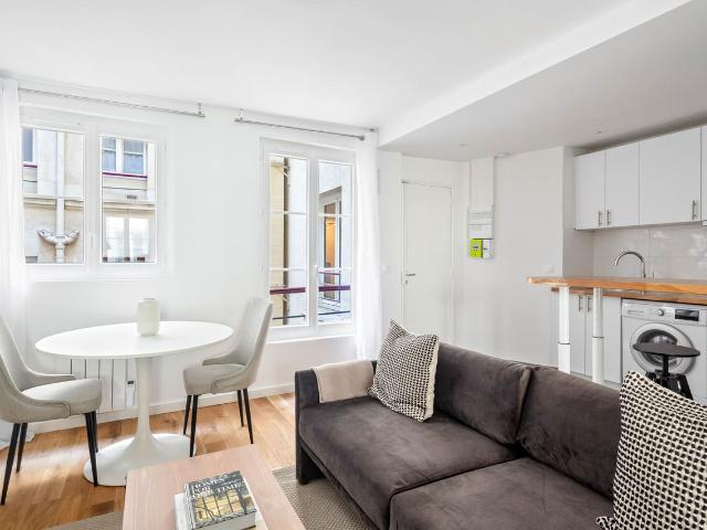 Chic One Bedroom in the Heart of Paris, Paris Amsterdam Apartments for Rent