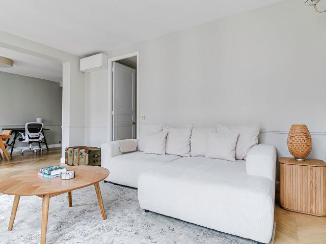 Chic One Bedroom Retreat in Central Paris, Paris Amsterdam Apartments for Rent