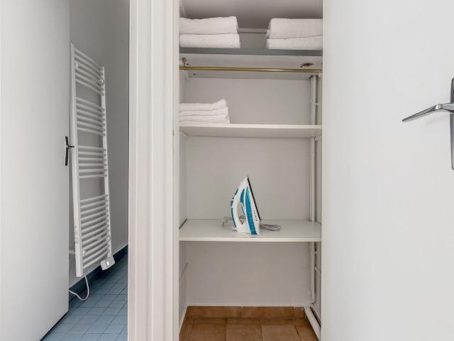 Chic One Bedroom Retreat in Jaurès, Paris, Paris Amsterdam Apartments for Rent