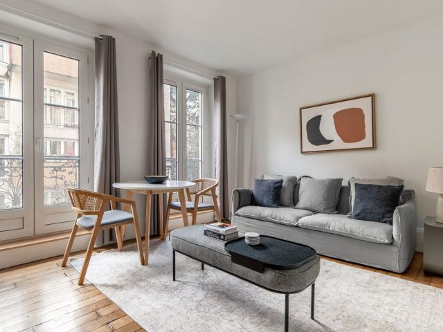 Chic One Bedroom Retreat in Jaurès, Paris