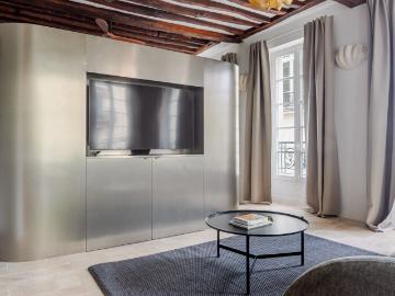 Chic One Bedroom Retreat in Le Marais, Paris