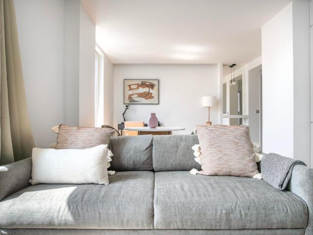 Chic One Bedroom Retreat in Saint Ambroise, Paris, Paris Amsterdam Apartments for Rent