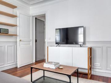 Chic One Bedroom Retreat in Paris, Paris Amsterdam Apartments for Rent