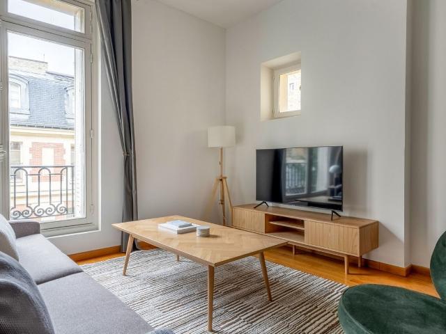 Chic One Bedroom Retreat in Parisian Madeleine, Paris Amsterdam Apartments for Rent