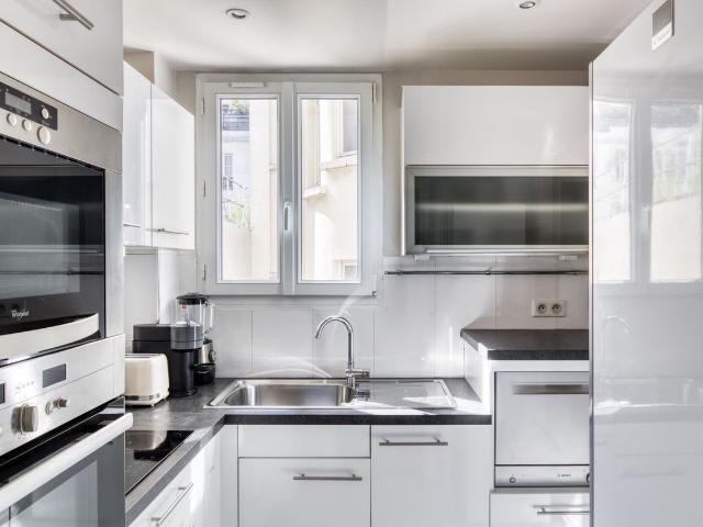 Chic One Bedroom Retreat in the Heart of Paris, Paris Amsterdam Apartments for Rent