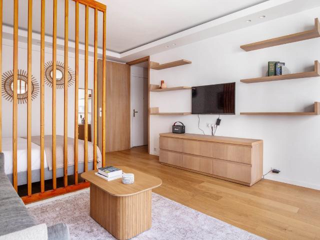 Chic One Bedroom Retreat in the Heart of Paris, Paris Amsterdam Apartments for Rent