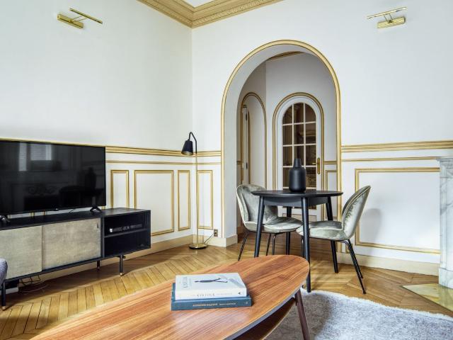 Chic One Bedroom Retreat in the Heart of Paris, Paris Amsterdam Apartments for Rent
