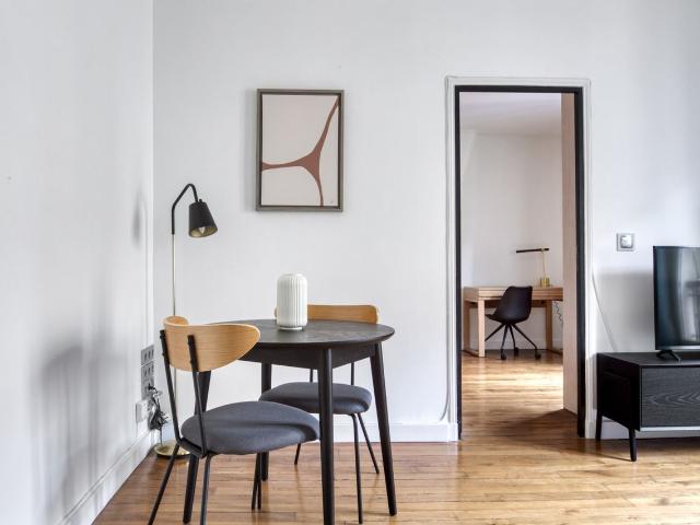 Chic One Bedroom Retreat in the Heart of Paris, Paris Amsterdam Apartments for Rent