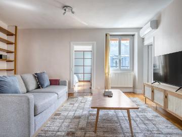 Chic One Bedroom Retreat in Vibrant Les Halles, Paris Amsterdam Apartments for Rent