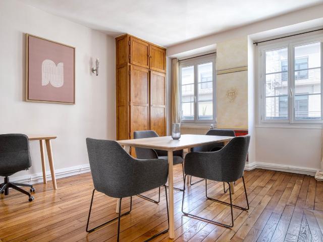 Chic One Bedroom Retreat in Vibrant Les Halles, Paris Amsterdam Apartments for Rent