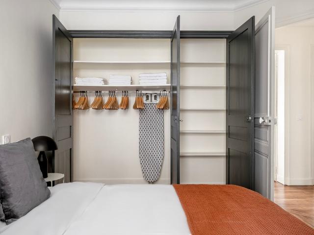 Chic One Bedroom Retreat in Vibrant Paris, Paris Amsterdam Apartments for Rent