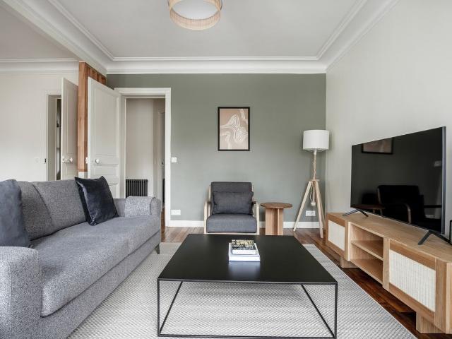 Chic One Bedroom Retreat in Vibrant Paris, Paris Amsterdam Apartments for Rent