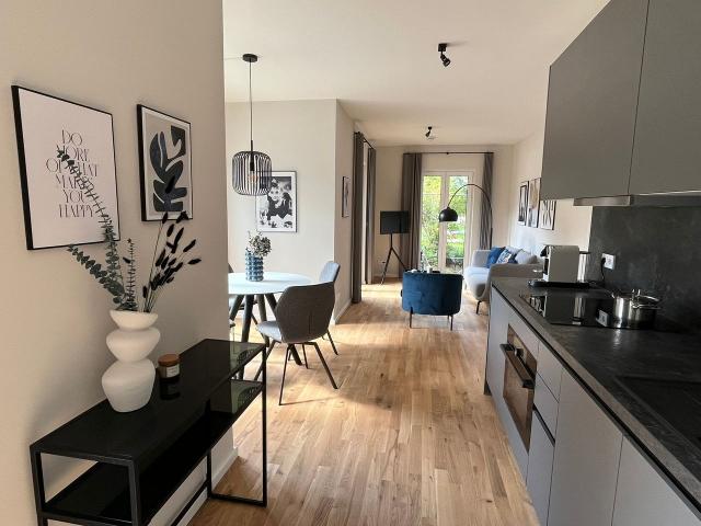 Chic Open Plan 2 Room Apartment with Designer Kitchen next to Sanssouci Park in Potsdam, Potsdam Amsterdam Apartments for Rent