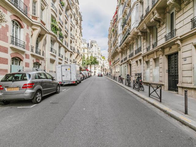 Chic Auteuil One Bedroom Retreat in Paris!, Paris Amsterdam Apartments for Rent