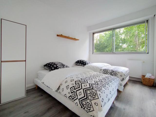 Chic and comfortable apart near Paris