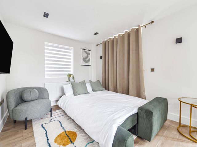 Chic and Classy 2BR Penthouse w/ Parking, 6 Guests