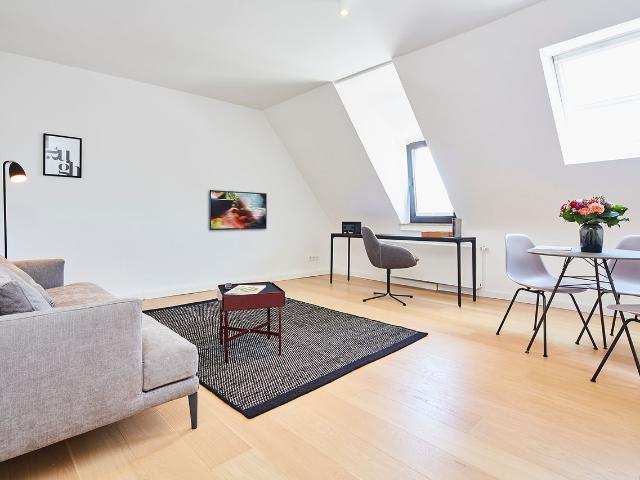 Chic and fashionable classic apartment in the heart of Cologne, Koln Amsterdam Apartments for Rent