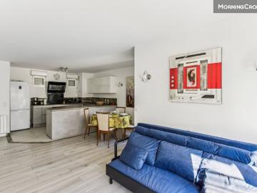 Chic and spacious apart with parkin
