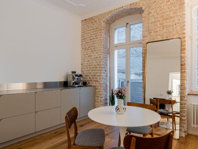 Chic Apartment on Historic Metzer Str Your Gateway to Authentic Berlin, Berlin Amsterdam Apartments for Rent