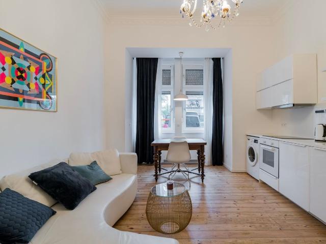 Chic apartment @ park Tempelhofer Field Neukölln, Berlin Amsterdam Apartments for Rent