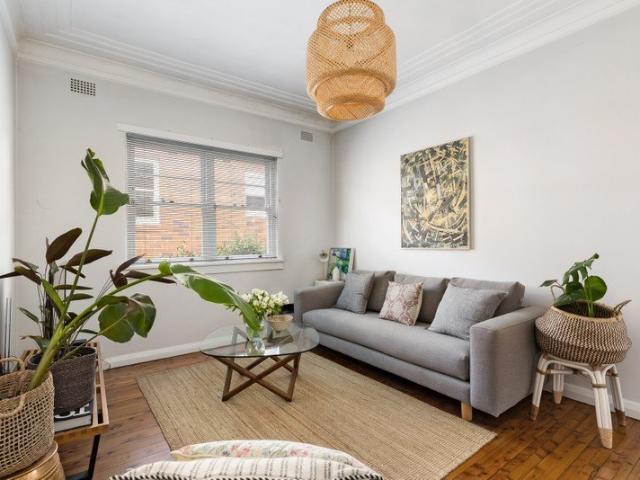 Chic Art Deco apartment in block of only four