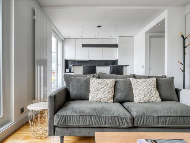 Chic Batignolles 1BR with Modern Comforts, Paris Amsterdam Apartments for Rent