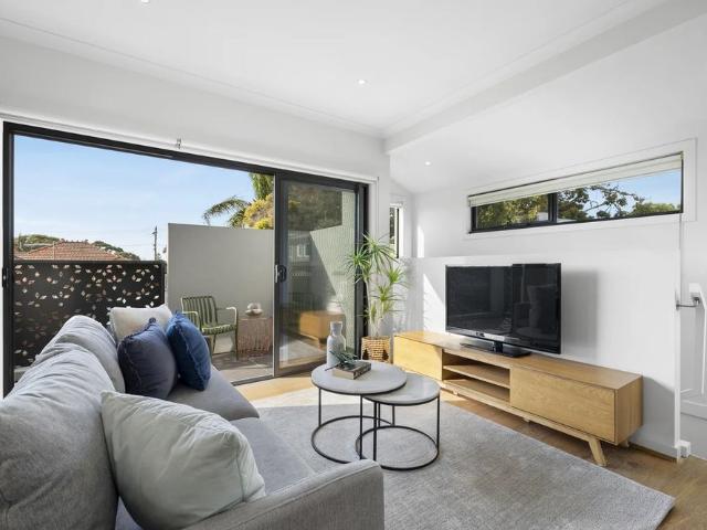 Chic Bayside Living, Moments from the Village & Beach