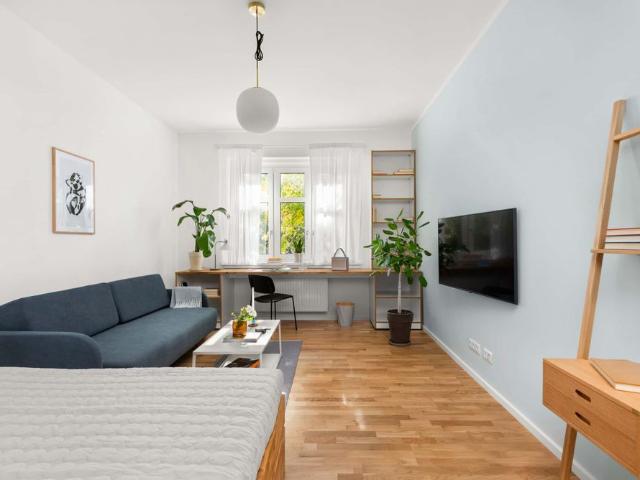 Chic Berlin Living: Cozy 1 Bedroom Apartment in Neukölln #01