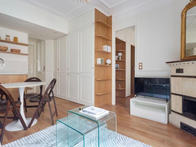 Chic Central Paris Apartment Move in Ready!, Paris Amsterdam Apartments for Rent