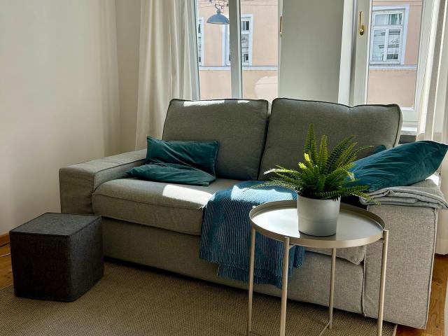 Chic & Central: Renovated Period Flat in Glockenbach, Munchen Amsterdam Apartments for Rent