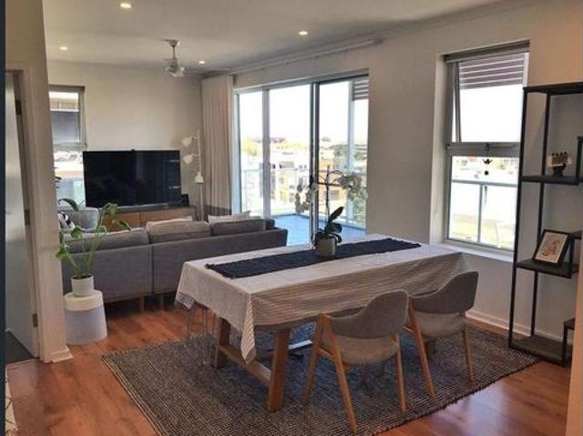 Chic city fringe living