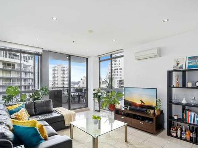 Chic Coastal Beach Pad Barefoot Stroll to the Sand and Cafes
