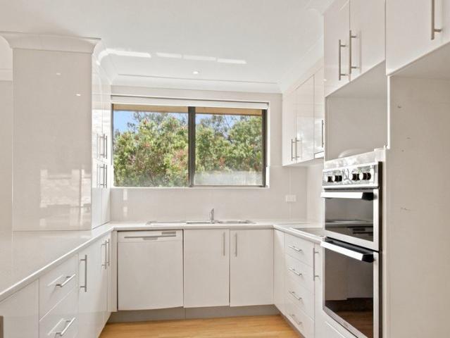 Chic Coastal Living with Space, Style & Convenience