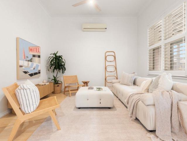 Chic Cottage Delivers Welcoming Urban Sanctuary on Generous Block