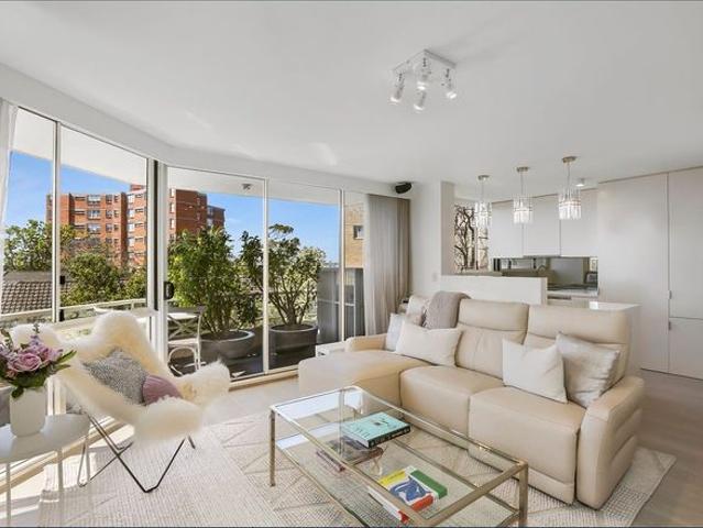 Chic Executive Apartment, SUPERB LOCATION with District & Harbour Glimpses