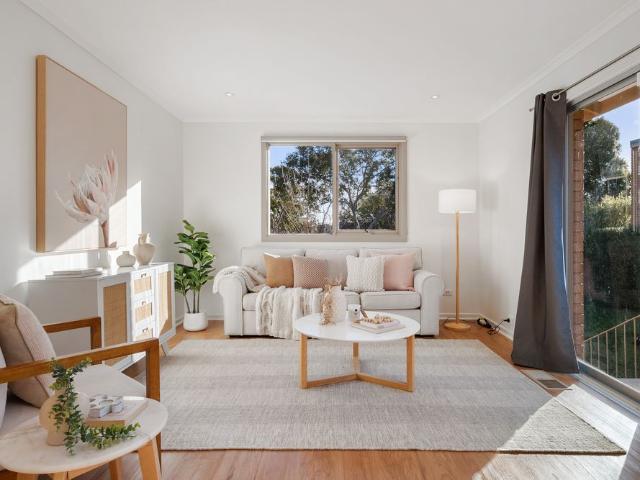Chic Easy Living in the heart of Garran