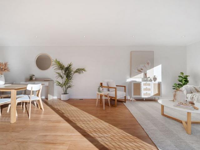 Chic Easy Living in the heart of Garran