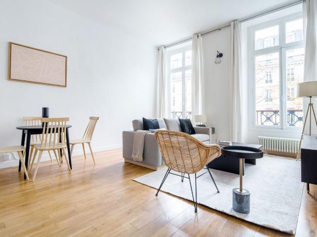 Chic Furnished 2 Bedroom Oasis in Paris, Paris Amsterdam Apartments for Rent
