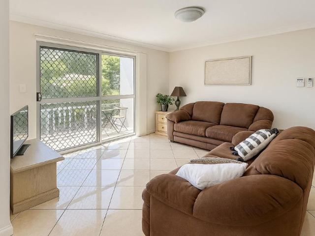 Chic Furnished Unit! Available Now!