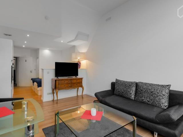 Chic & great home in the center of Cologne including weekly cleaning, Koln Amsterdam Apartments for Rent