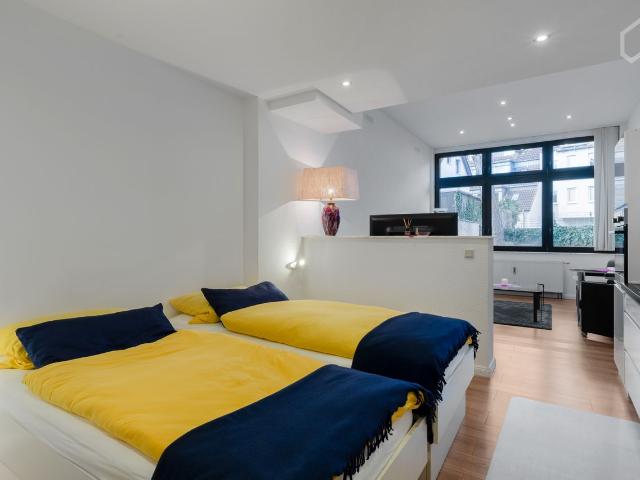 Chic & great home in the center of Cologne including weekly cleaning, Koln Amsterdam Apartments for Rent