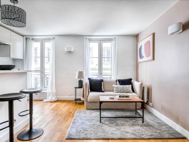 Chic Gros Caillou 1BR Apartment in Heart of Paris, Paris Amsterdam Apartments for Rent