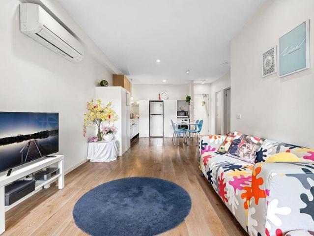 Chic Ground Floor Apartment Living in Central Clayton!